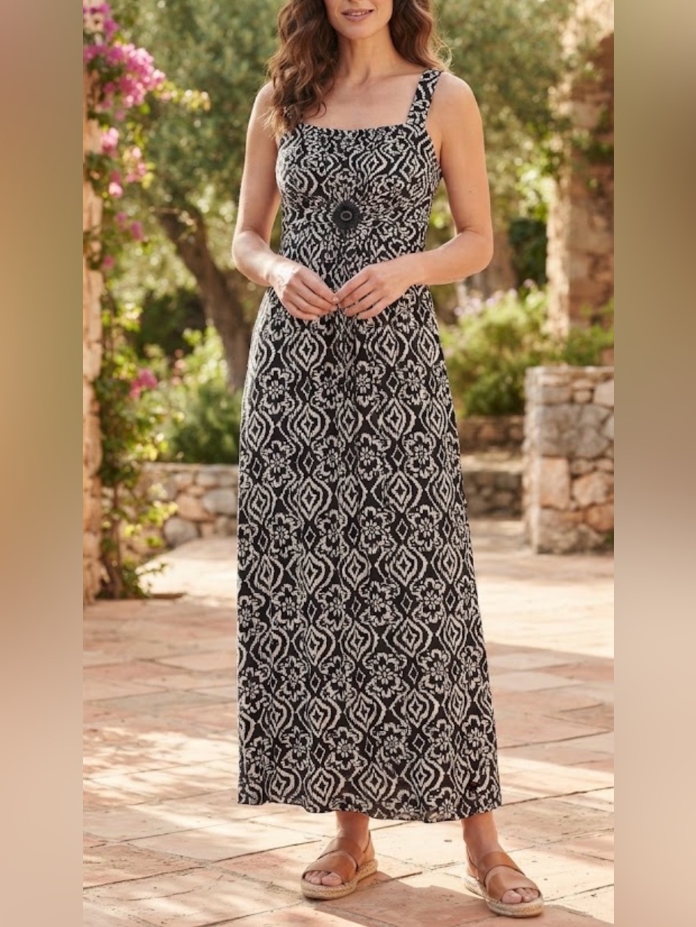 EN FOCUS STUDIO Abstract floral empire waist maxi tank style black white size 16